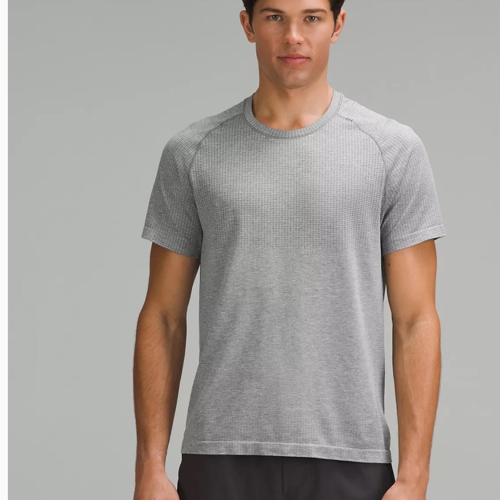 Metal vent tech short sleeve
